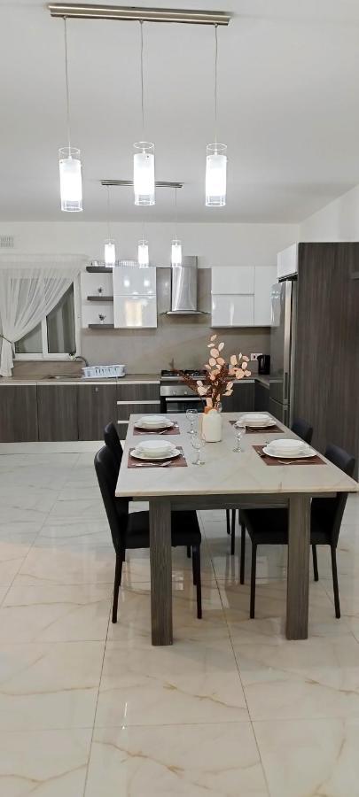 Large And Modern Apartment In The Centre Of Malta Mosta Buitenkant foto