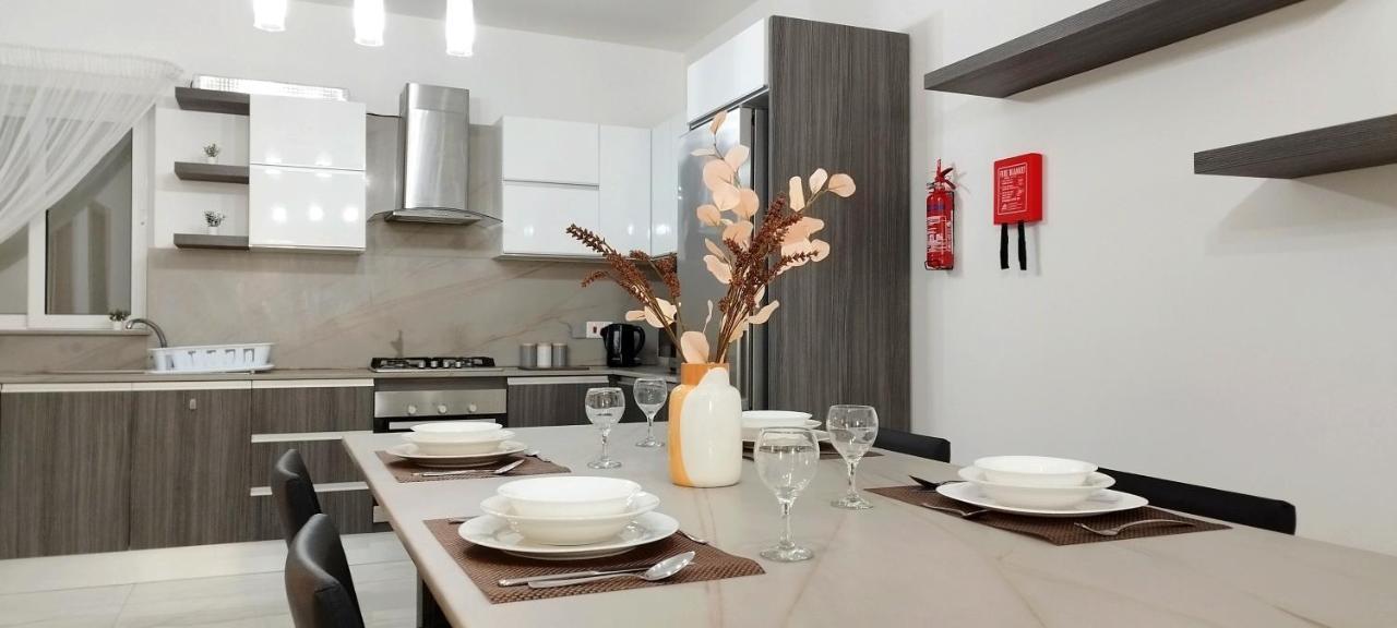 Large And Modern Apartment In The Centre Of Malta Mosta Buitenkant foto
