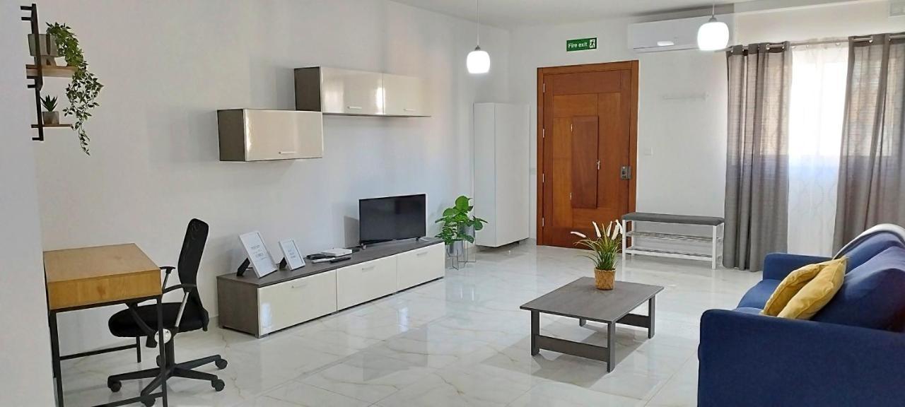 Large And Modern Apartment In The Centre Of Malta Mosta Buitenkant foto